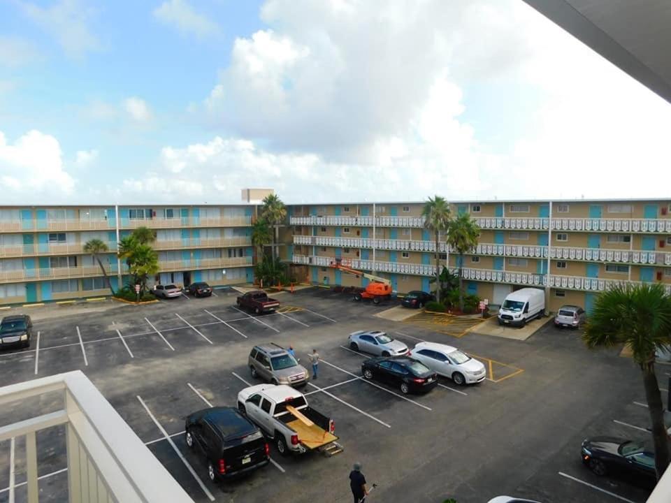 Appartamento Ocean Breeze - Direct Ocean Front-Pool Is Open Daytona Beach Esterno foto