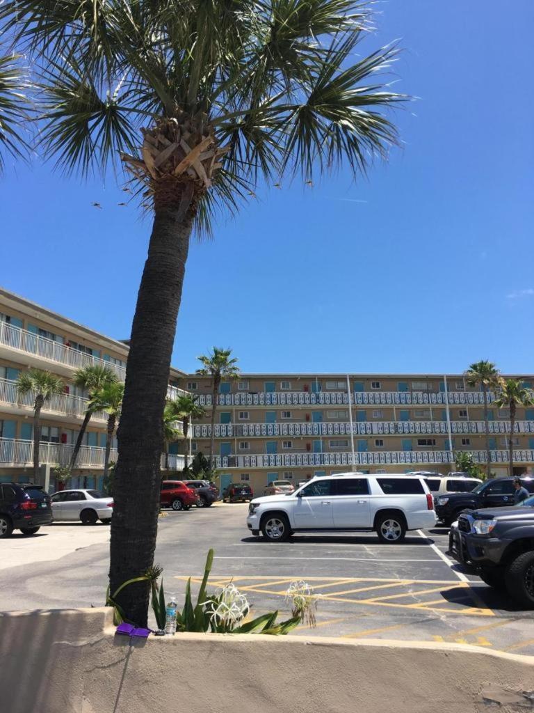 Appartamento Ocean Breeze - Direct Ocean Front-Pool Is Open Daytona Beach Esterno foto