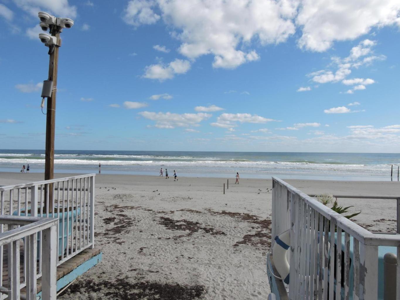 Appartamento Ocean Breeze - Direct Ocean Front-Pool Is Open Daytona Beach Esterno foto