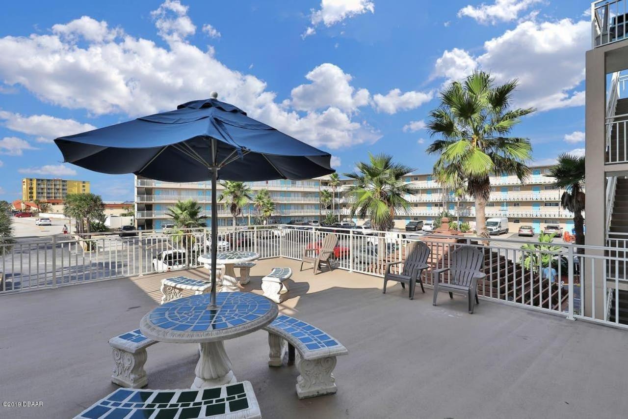 Appartamento Ocean Breeze - Direct Ocean Front-Pool Is Open Daytona Beach Esterno foto