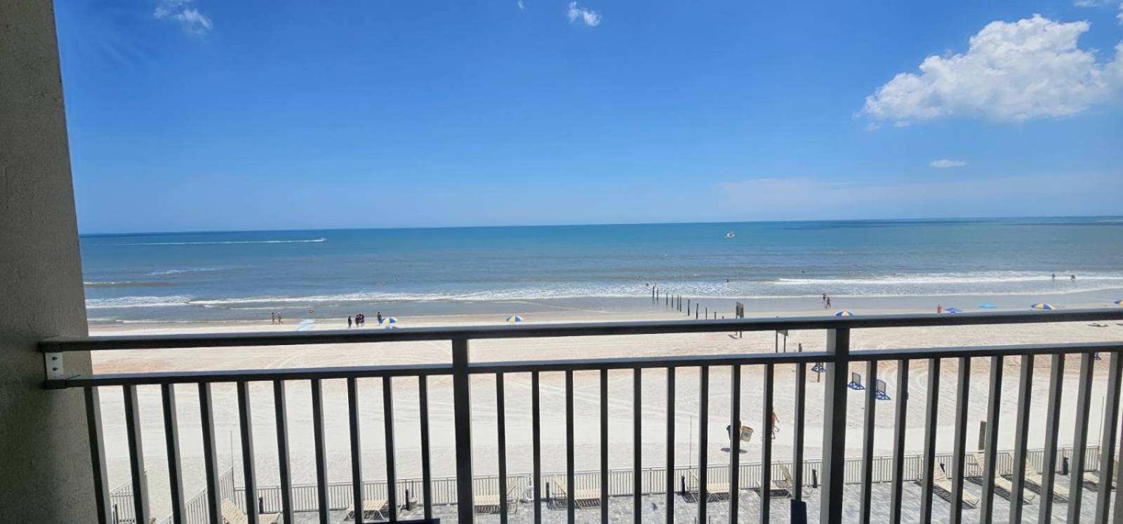 Appartamento Ocean Breeze - Direct Ocean Front-Pool Is Open Daytona Beach Esterno foto