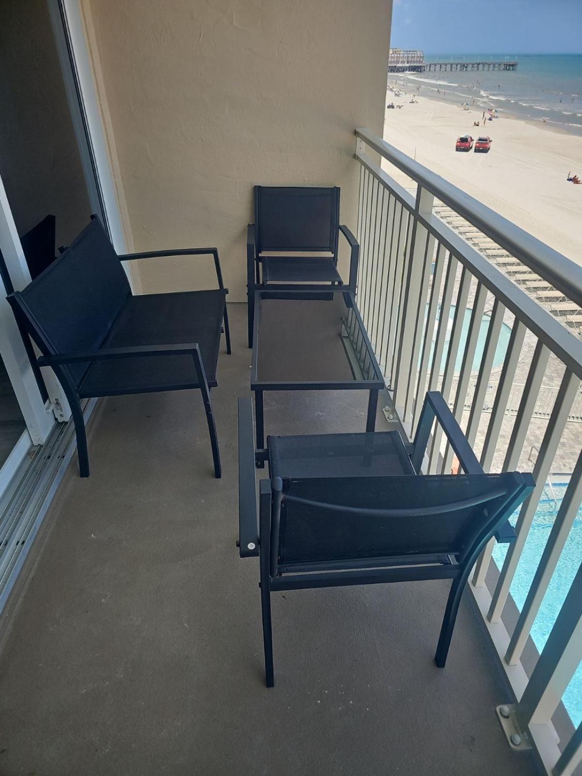Appartamento Ocean Breeze - Direct Ocean Front-Pool Is Open Daytona Beach Esterno foto