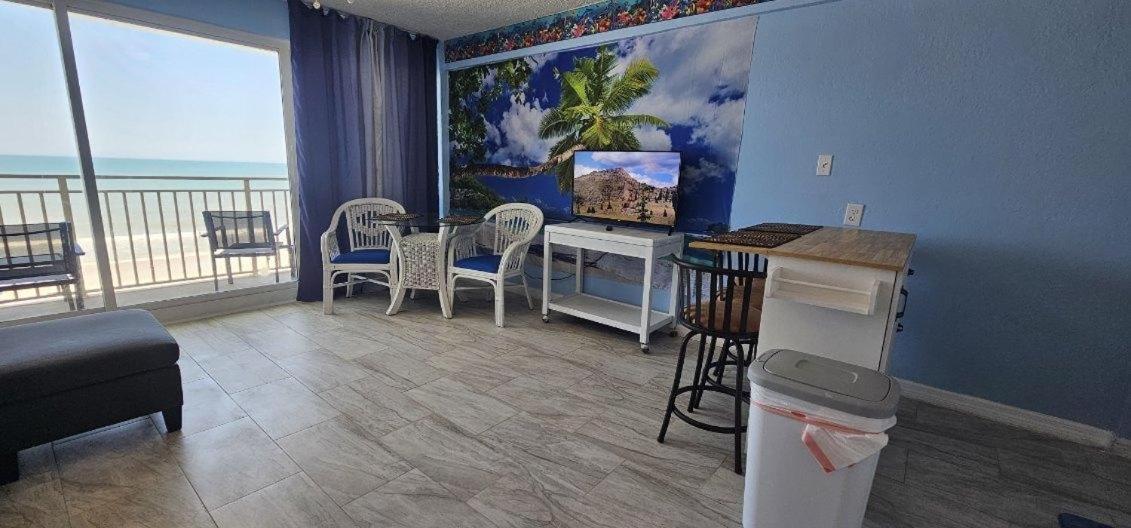 Appartamento Ocean Breeze - Direct Ocean Front-Pool Is Open Daytona Beach Esterno foto