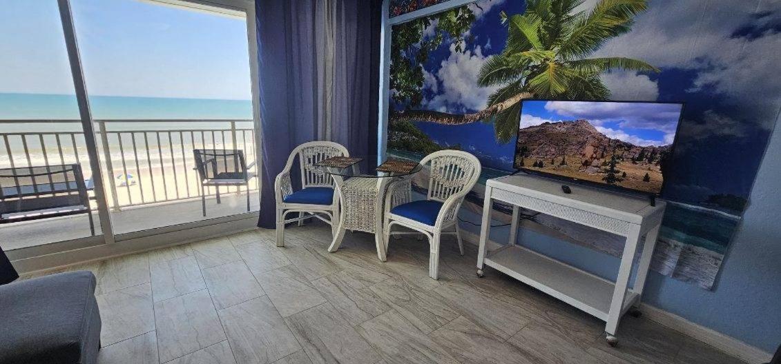 Appartamento Ocean Breeze - Direct Ocean Front-Pool Is Open Daytona Beach Esterno foto