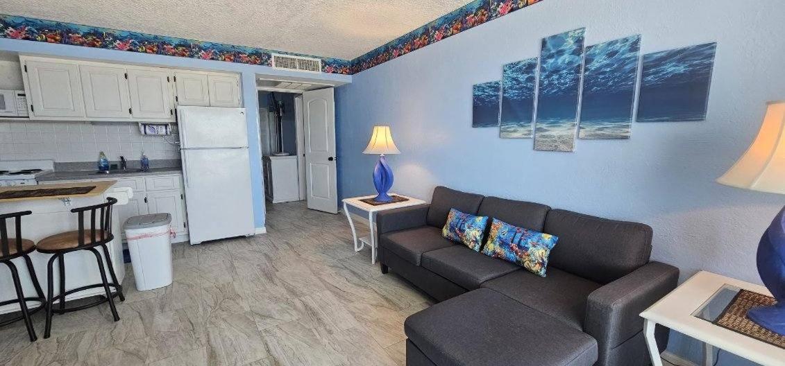Appartamento Ocean Breeze - Direct Ocean Front-Pool Is Open Daytona Beach Esterno foto