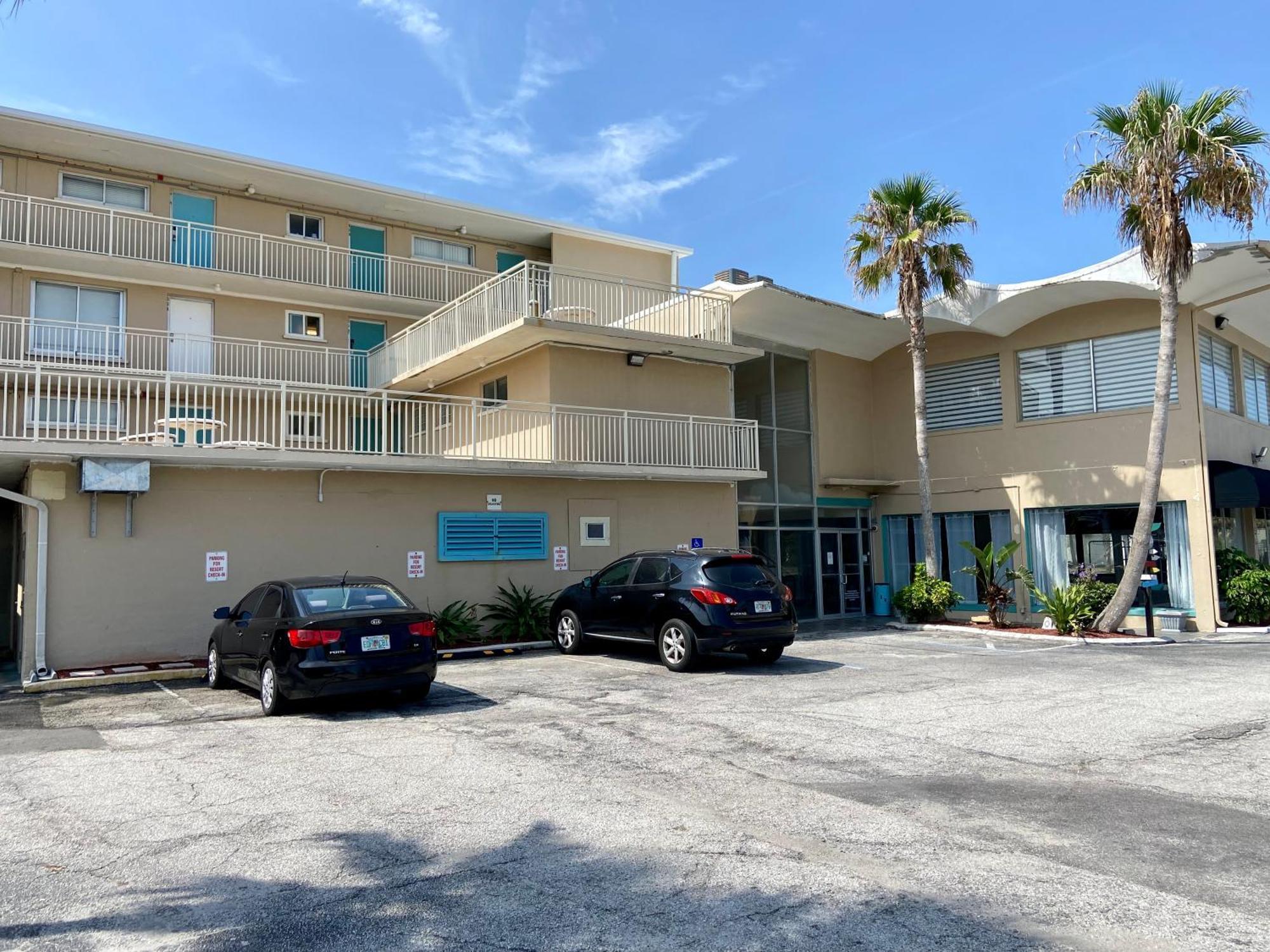 Appartamento Ocean Breeze - Direct Ocean Front-Pool Is Open Daytona Beach Esterno foto