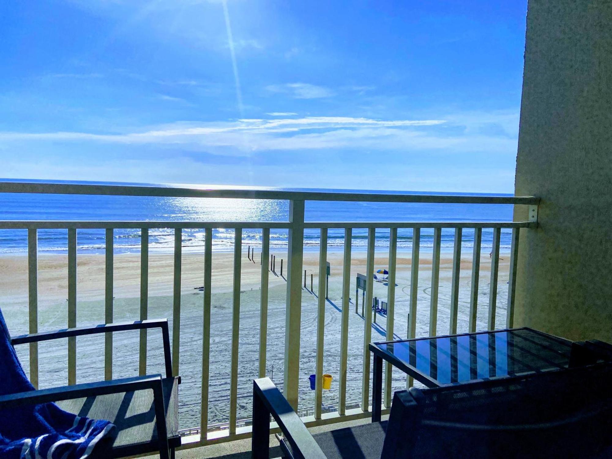 Appartamento Ocean Breeze - Direct Ocean Front-Pool Is Open Daytona Beach Esterno foto