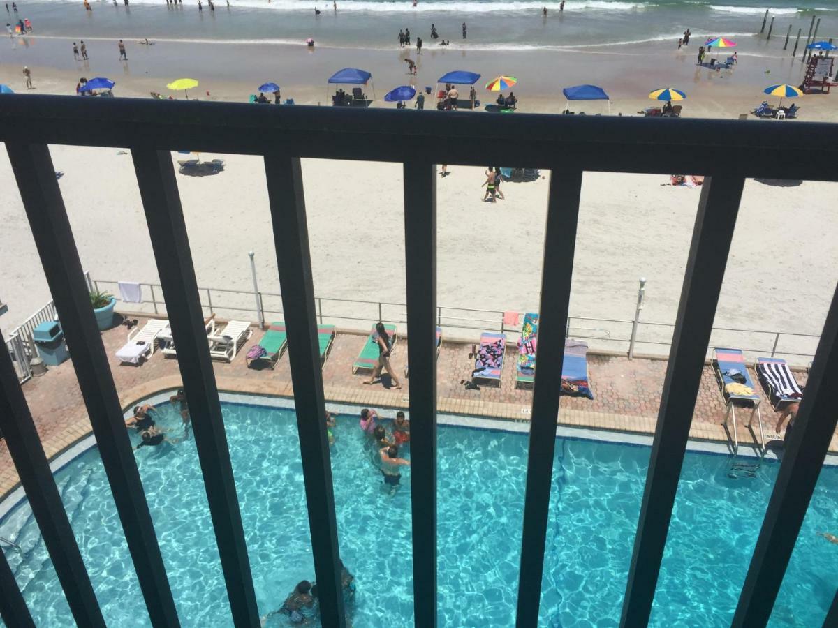 Appartamento Ocean Breeze - Direct Ocean Front-Pool Is Open Daytona Beach Esterno foto