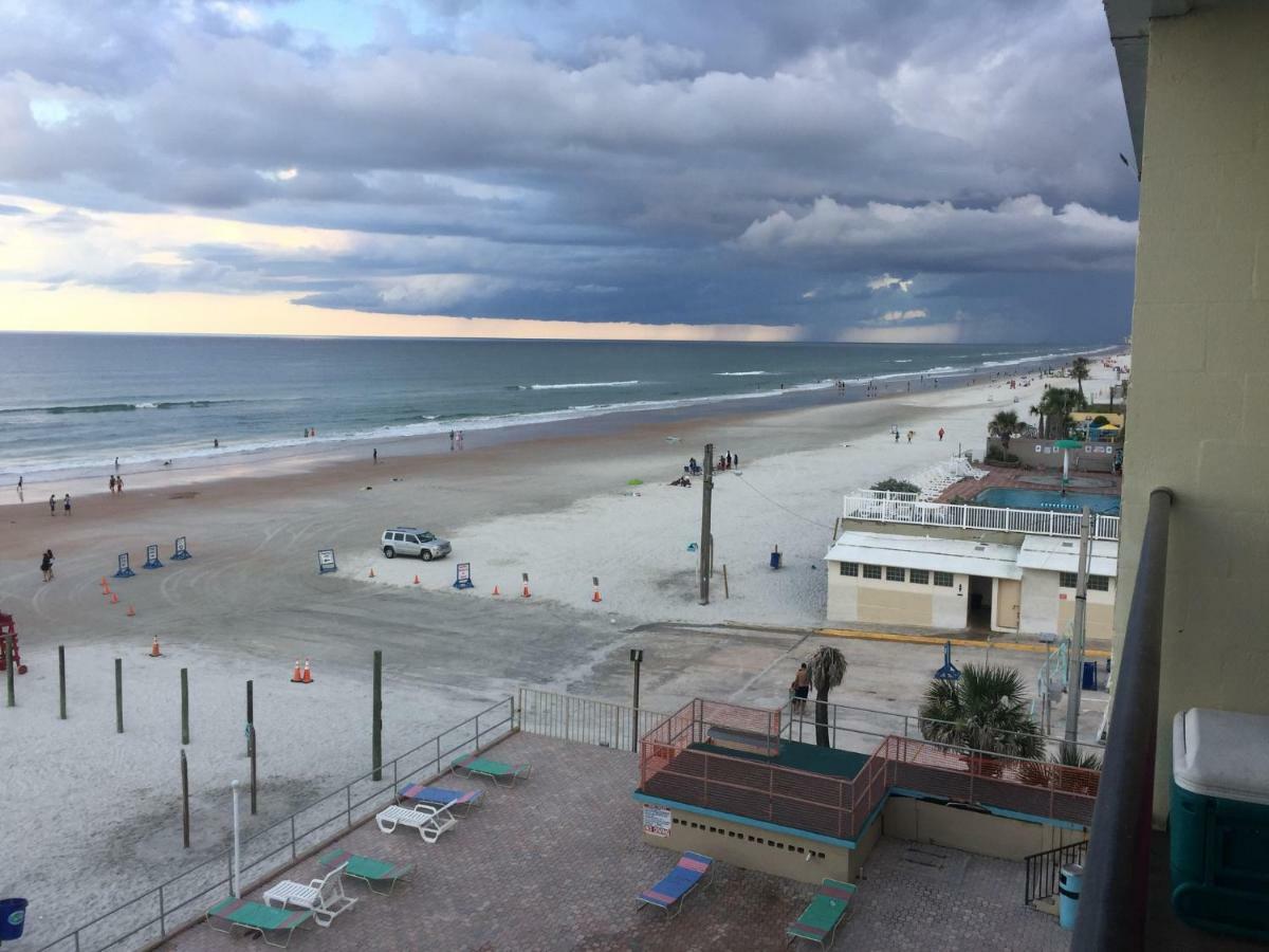 Appartamento Ocean Breeze - Direct Ocean Front-Pool Is Open Daytona Beach Esterno foto