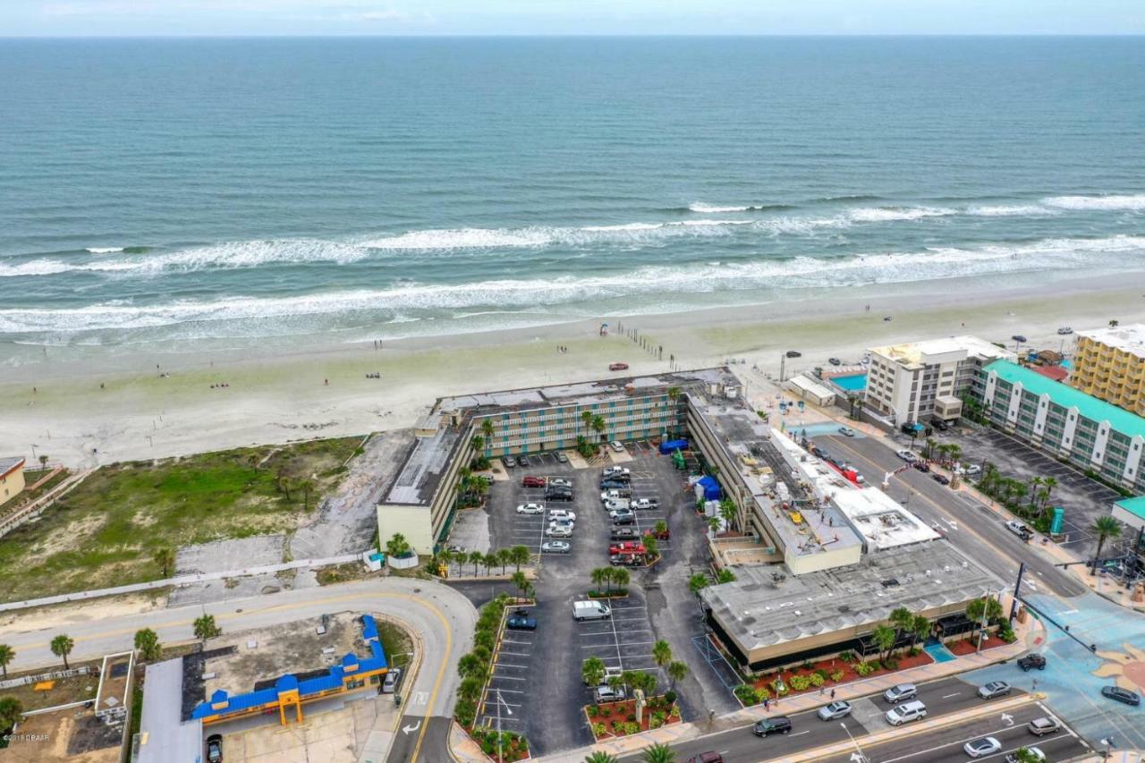 Appartamento Ocean Breeze - Direct Ocean Front-Pool Is Open Daytona Beach Esterno foto