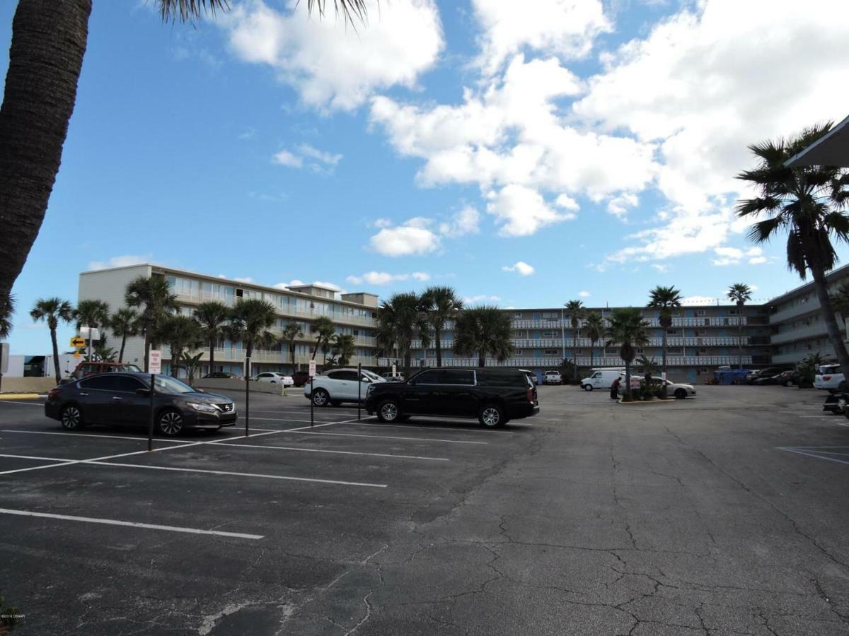 Appartamento Ocean Breeze - Direct Ocean Front-Pool Is Open Daytona Beach Esterno foto